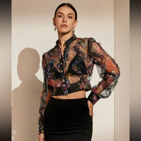 Embellished Floral Crop Blouse‎ with Mandarin Collar - Picture 6 of 7